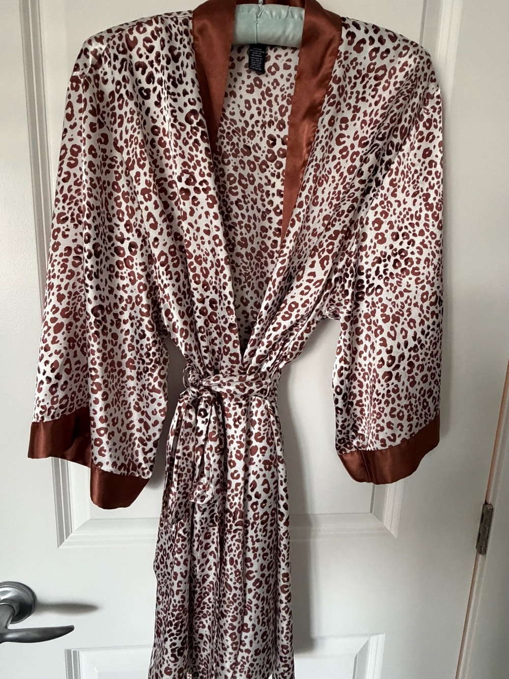 Jones New York Cream and Rust Leopard Satin Robe